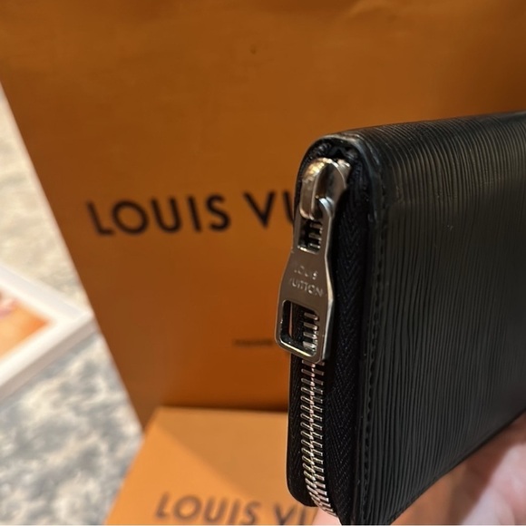 LOUIS VUITTON Black Epi Zippy Wallet Vertical - Picture 6 of 7